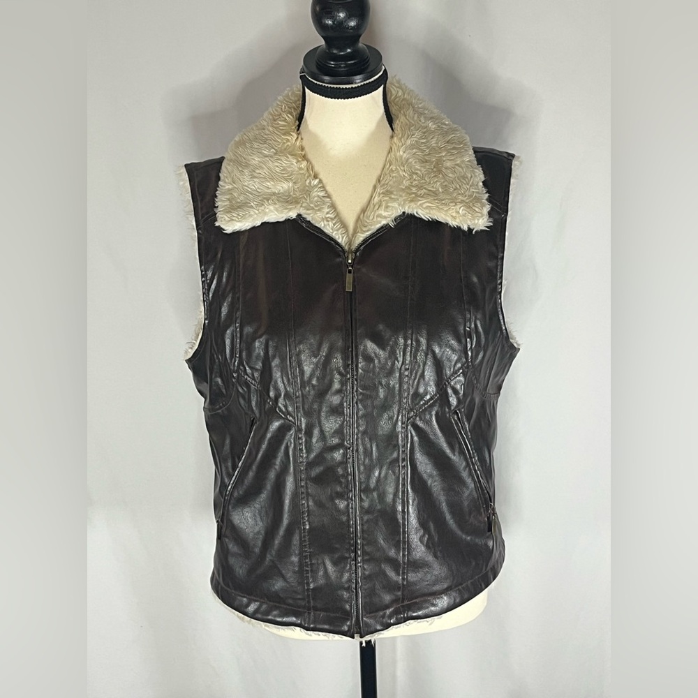 Maurices Medium Y2k Penny Lane Retro Faux Leather Brown Zip Up Vest